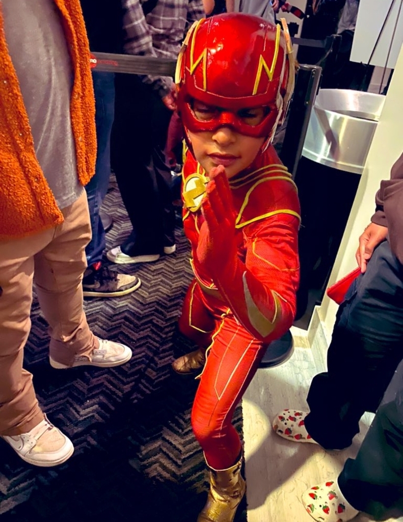 MovieUpdatesNow's tweet photo. THE FLASH IS HERE ⚡️⚡️⚡️ https://t.co/LCB5ti6Mfy