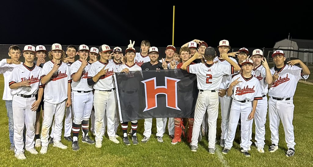CoachMilledge's tweet photo. #W selfie #2 on the season after our 5-0 shutout over Washington this evening! #HighlandPride #FlyTheH #OneLastGo 🤳🏻 https://t.co/AvcgjYu7wX