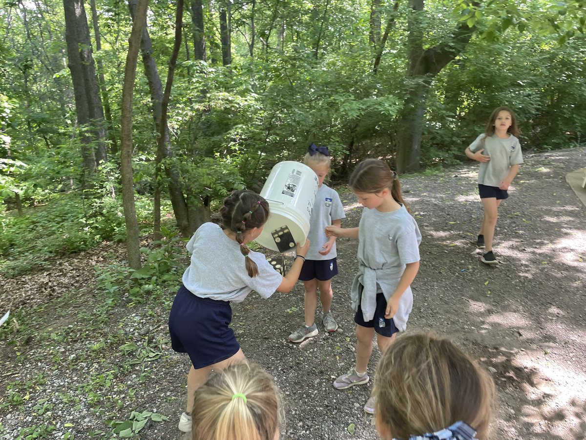 QAS1Gloe's tweet photo. First Grade Field Trip @QASSchool https://t.co/1QTZtlH59H