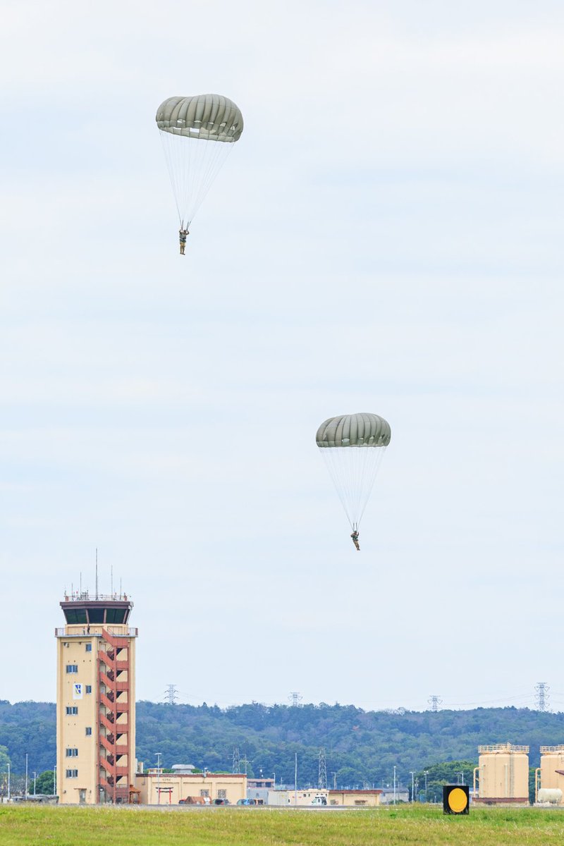 C-130Jのパラシュート降下🪂
降下中は絶景が眺めるんだろうなぁ✨
#横田基地
#YokotaAirBase
#横田基地日米友好祭2023
#YokotaFriendshipFestival23
#YokotaFF23
#C130J