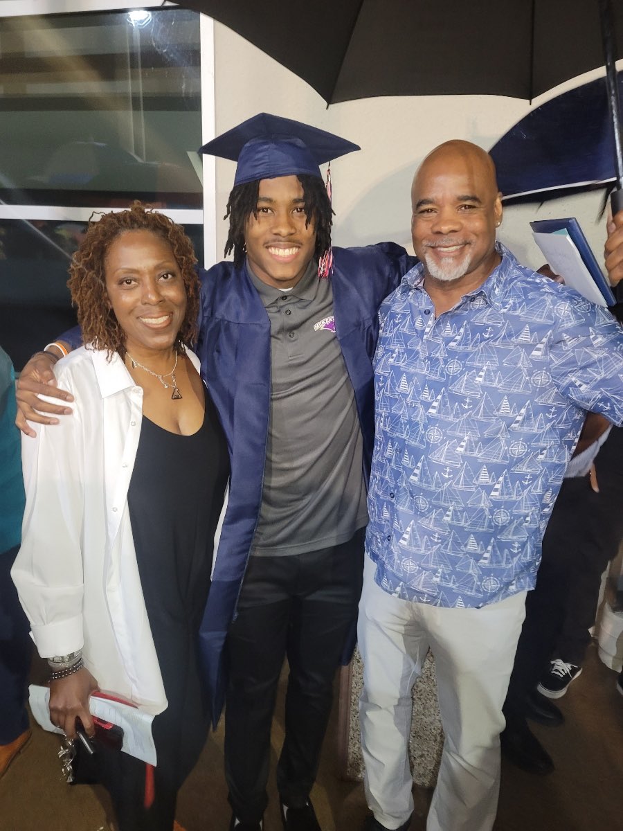 piercebryant19's tweet photo. We out🙏🏽 https://t.co/rnbNgidNzc