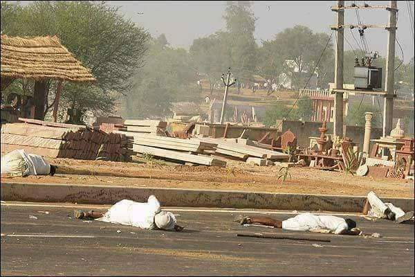 बंदूकों की गोलियों के सामने दीवार बनकर खड़े हो गए और बलिदान देकर चले गए लेकिन आने वाली पीढ़ियों के लिए राह आसान भी करके गए 🎉🙏
#गुर्जर_आंदोलन_बलिदान_दिवस