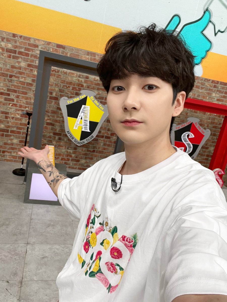 [NOTICE]

잠시 후 1시! 📢
아리랑 <AFTER SCHOOL CLUB>에 #아론 이 출연합니다! 

📺 youtube.com/live/aFzme0OS5…

#AARON #곽아론
