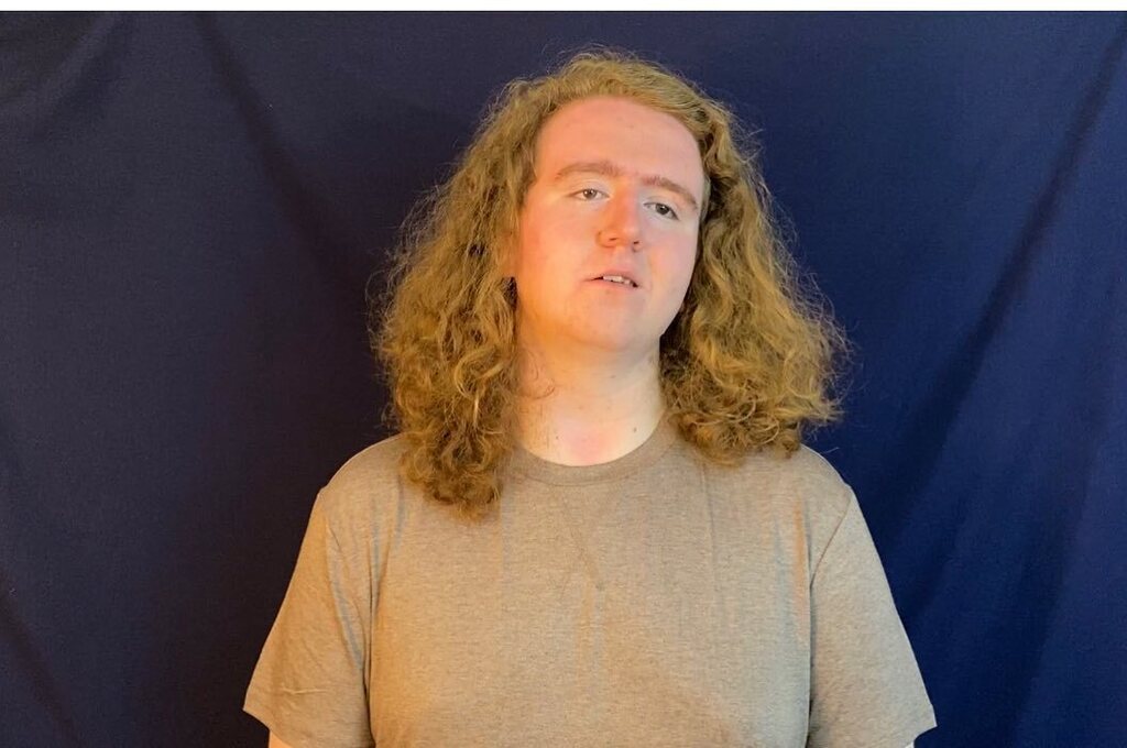 RosalieTenseth's tweet photo. Last minute self tape no glasses.  This hair 😝 https://t.co/WAd7amy1pb https://t.co/J3X7u0vthf