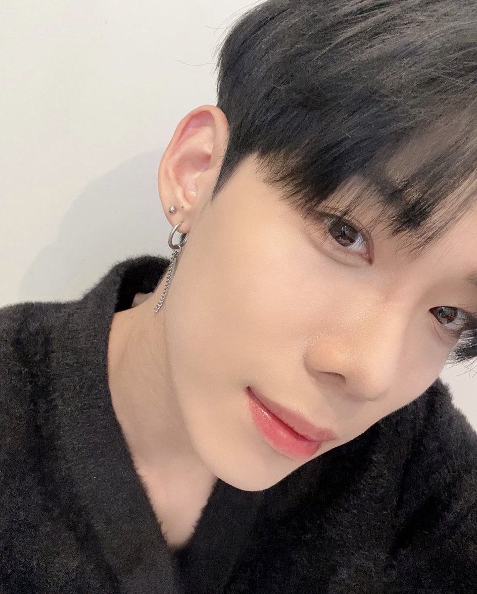 332266k's tweet photo. ロビンたんんんんんん良すぎる
激やばセルカきた゚・:*†┏┛ 墓 ┗┓†*:・゚
#花束オオカミ #robin #ロビン #로빈
#花束とオオカミちゃんには騙されない
#青春スター #tobeworldklass https://t.co/5bv090a54V