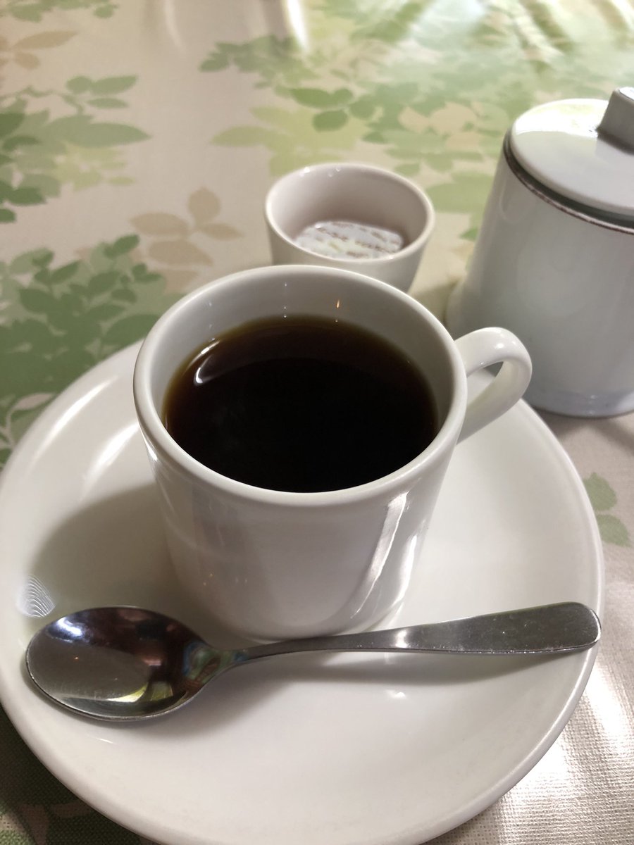 この店30年ぶりに来た。
昔ながらのナポリタンにコーヒー。
懐かしい。