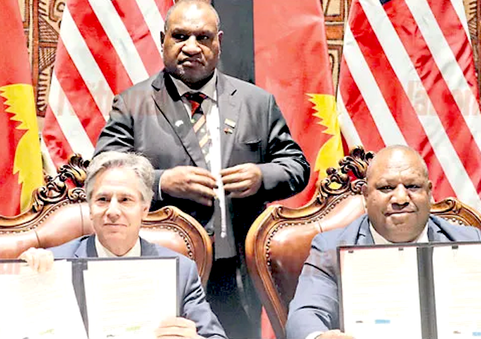 DavidRobie's tweet photo. Blinken, Daki sign controversial #US-#PNG #defence pact after day of #protests #CafePacific #TheNational #defencepact #petition #students #studentprotests #geopolitics #pngdefenceforce @PNGAttitude @westpapuamedia @USPWansolwara #universities
https://t.co/64L7pn79so https://t.co/PfZRcQ542t
