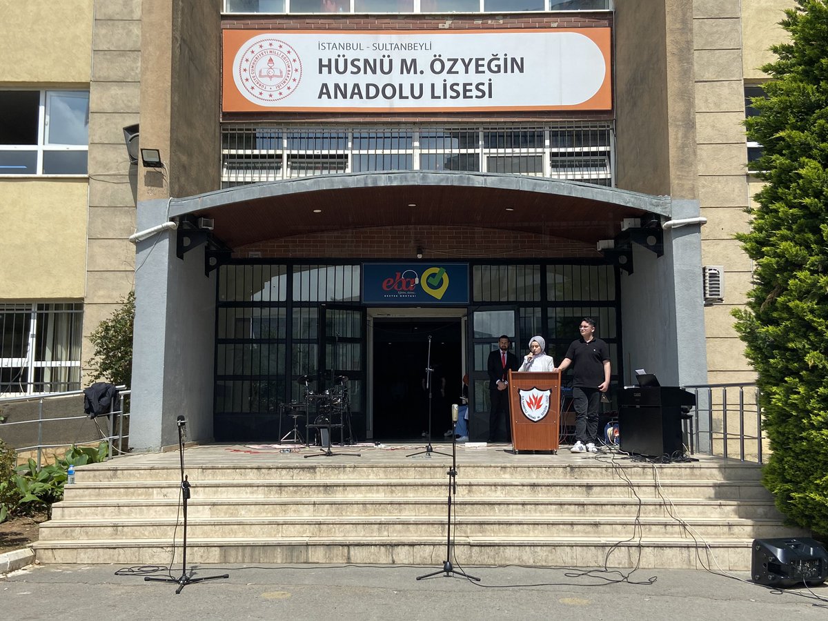 husnumozyeginal's tweet photo. 19 Mayıs Atatürk’ü Anma Gençlik Ve Spor Bayramı okulumuzda coşkuyla kutlandı. Emeği geçen tüm idareci, öğretmen ve öğrencilerimize teşekkür ederiz. Ülkemizin aydınlık geleceği gençlerimizin bayramını kutluyoruz. https://t.co/xh8Zsbny7B