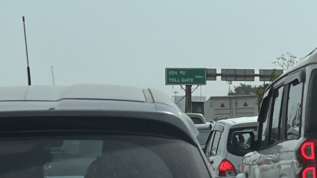 Standing since last almost 25 minutes at ##kherkidaulatoll  …

This toll is a menace for the people commuting and our leaders are deaf and dumb who can’t see the problems of local citizens who not only wasting their time waiting to cross but also have to pay money everyday to…