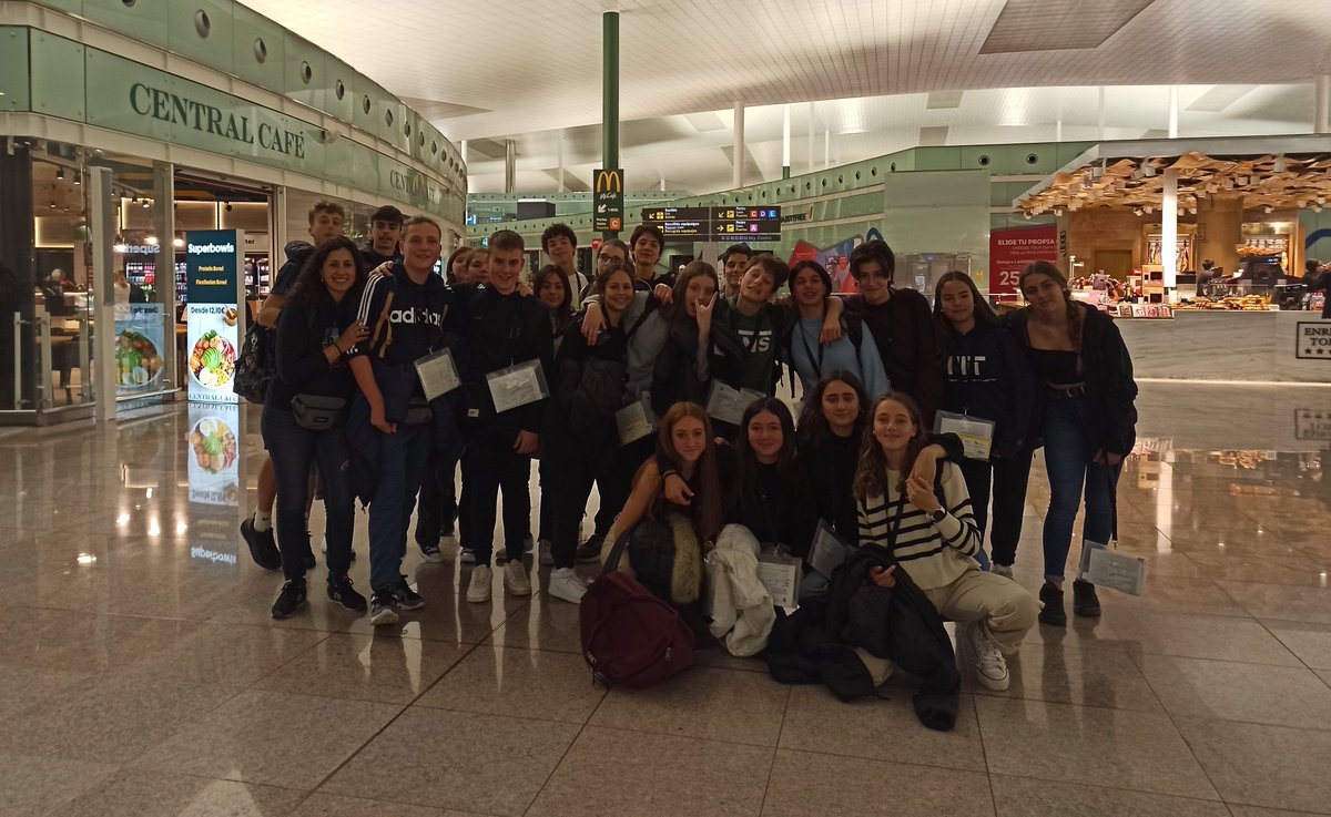 Morgen, Bon dia! Hier beginnt die Austauschwoche in Köln! SuS aus Katalonien sind sehr aufgeregt! <a href="/heliosschule/">Heliosschule</a> wir sehen uns in einigen Stunden! #intercanviKC2223