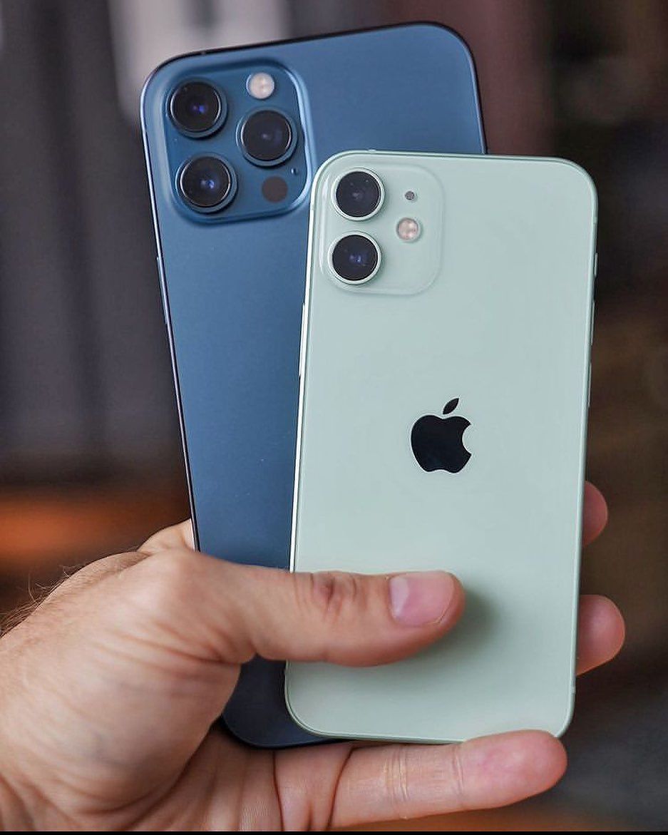 Free_NewIphone's tweet photo. 🎉GIVEAWAY ALERT🎉 Win the incredible iPhone 13! 📱 Simply follow, retweet, and tag 3 friends below to enter. Don't forget to visit the profile link and submit your details for a valid entry. 📥 Winner will be chosen in one week. Best of luck to everyone! 🤞 #iPhone13Giveaway https://t.co/aIZJAPLsDB