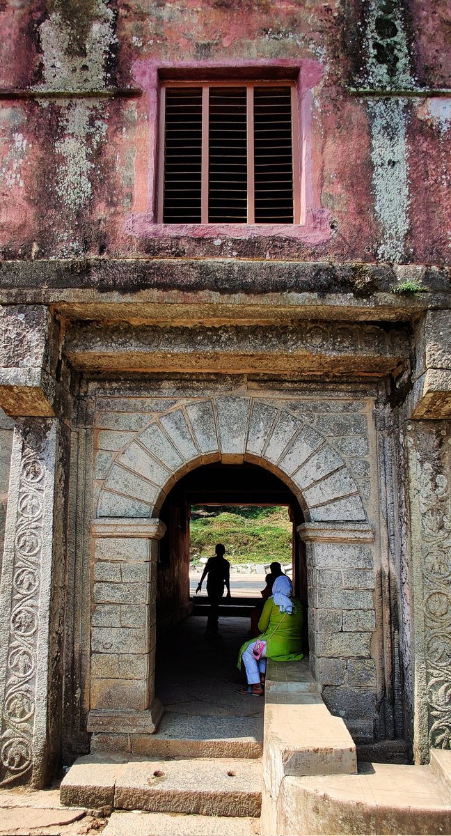 samwham6's tweet photo. Summer escapade of Tipu Sultan, his summer residence at Nandi Hills.
#SummerResidence #TipuSultan #NandiHills #Karnataka https://t.co/5dAz0jYxGn