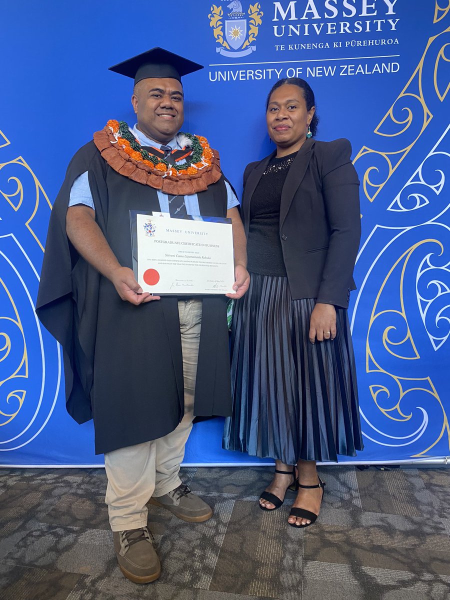 sxtxvxnx's tweet photo. All caught up…no more reading…for now! Thank you @MasseyUni #masseygrad https://t.co/JJL3dMo0ZC