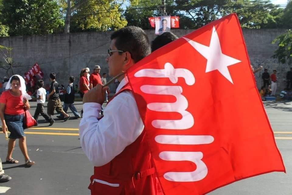 ChinoFloressv's tweet photo. EL ARTÍCULO DE @_elfaro_ ES TENDENCIOSO. 

COMO MIEMBRO DEL CONSEJO NACIONAL DEL #FMLN ACLARO: NO HEMOS TOMADO NINGUN ACUERDO DE ALIANZA NI COALICIÓN PRESIDENCIAL. 

"NO HAREMOS ALIANZA NI CON ARENA, NI CON LA DERECHA, COMO FMLN PRESENTAREMOS NUESTRA PROPIA FORMULA PRESIDENCIAL". https://t.co/GCZu4Mdg4C