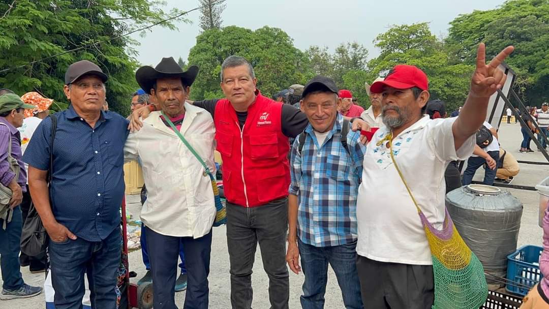 ChinoFloressv's tweet photo. EL ARTÍCULO DE @_elfaro_ ES TENDENCIOSO. 

COMO MIEMBRO DEL CONSEJO NACIONAL DEL #FMLN ACLARO: NO HEMOS TOMADO NINGUN ACUERDO DE ALIANZA NI COALICIÓN PRESIDENCIAL. 

"NO HAREMOS ALIANZA NI CON ARENA, NI CON LA DERECHA, COMO FMLN PRESENTAREMOS NUESTRA PROPIA FORMULA PRESIDENCIAL". https://t.co/GCZu4Mdg4C