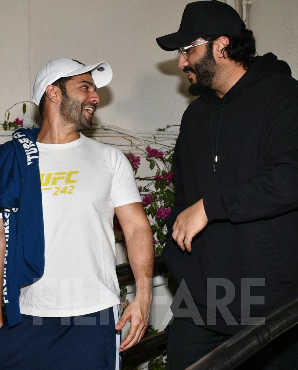 #VarunDhawan and #ArjunKapoor pictured hanging out together last evening. 🙌🏼