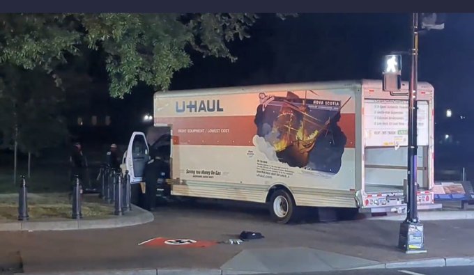 Nobody’s buying the latest “U-Haul/Nazi” stunt at the White House: “This has FBI written all over it…” FwyXbKoaYAAbn2a?format=jpg&name=small