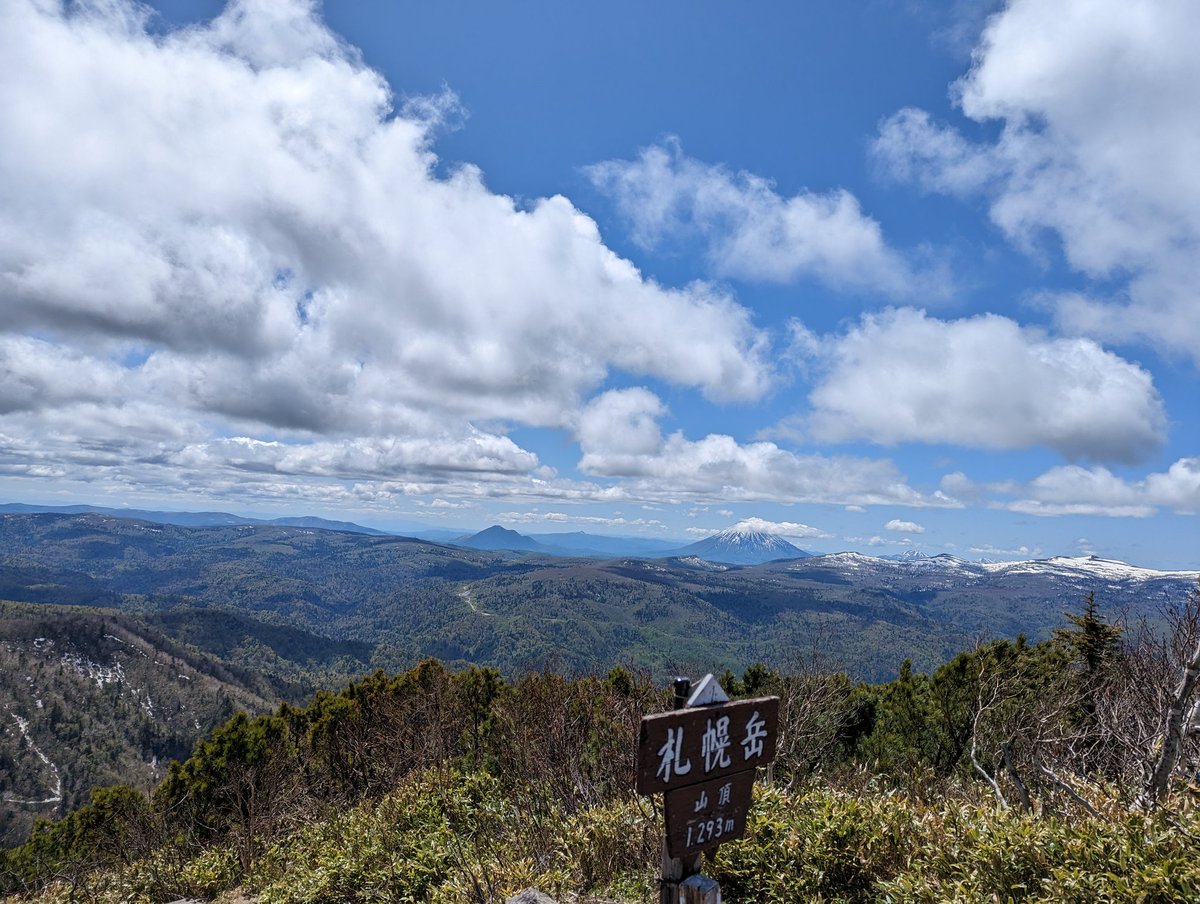 MT801114's tweet photo. 初めて登りました。山頂景色最高です。 https://t.co/tFVGXdUo4i