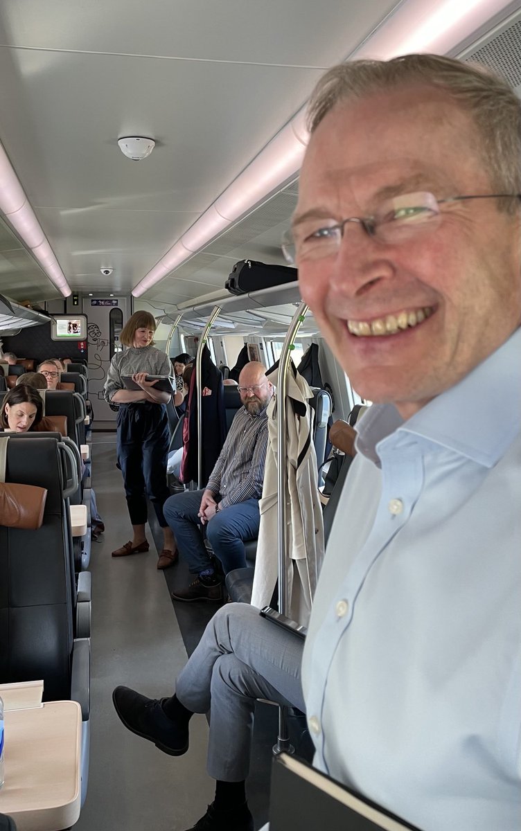 Täältä tullaan Turku! Junassa on hyvä työstää Suomi-skenaarioita. #Suomi2030
