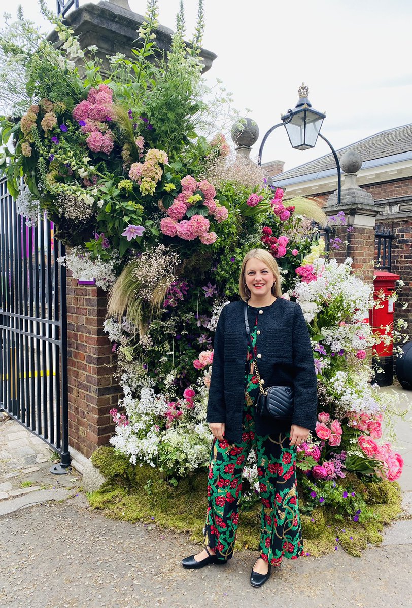 Always an honour to be asked to be part of the <a href="/The_RHS/">The RHS</a> trade stand judging panel at Chelsea Flower Show yesterday 🌻🌷🌻 #RHSChelseaFlowerShow #RHS