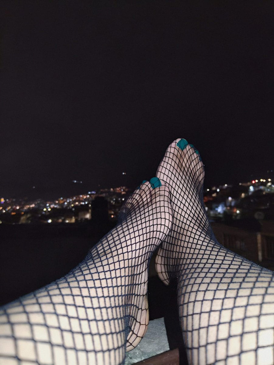 VasquezMFF30's tweet photo. El calor de tus manos rasgando las mallas!! 🌃👣

The heat of your hands ripping the tights!!👣🌃 https://t.co/udrx85mRmc