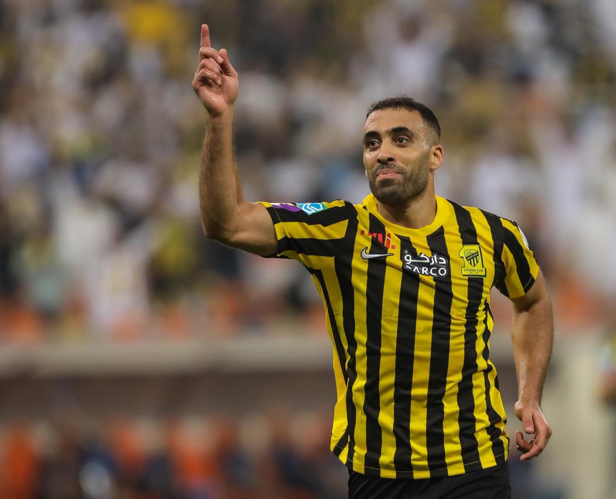 تذكرتين🎟 بوزعها بختار من المنشن شخصين 💛🖤