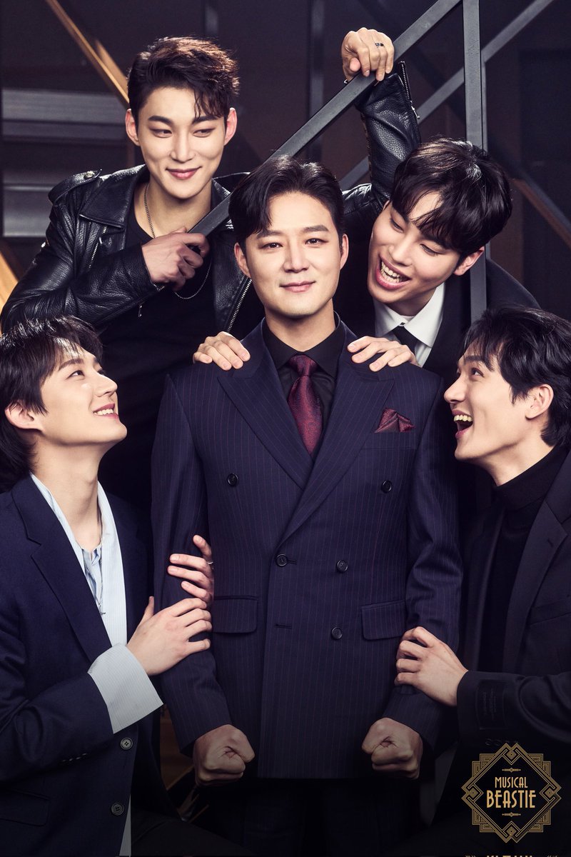 𝟐𝟎𝟐𝟑 𝐌𝐮𝐬𝐢𝐜𝐚𝐥 𝐁𝐞𝐚𝐬𝐭𝐢𝐞
✶ 단체사진 공개 ✶

🥃 나는 너희들이랑 내년에도 이 자리에서... 
꼭 함께 하고 싶다!  

이재현 #김종구
김주노 #조풍래 
알렉스 #성연 
이승우 #조훈 
강민혁 #반정모  

2023.05.16 - 08.13
링크아트센터 페이코홀