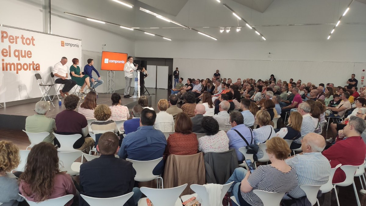 compromis_cata's tweet photo. Este dilluns estiguérem a Torrent donant suport a la candidatura liderada per Xavi Martí en l'acte públic que va aplegar a @ierrejon, @aguedamico i @joanbaldovi. El canvi necessari per a Torrent passa per @compromis! https://t.co/EB0zMe909p