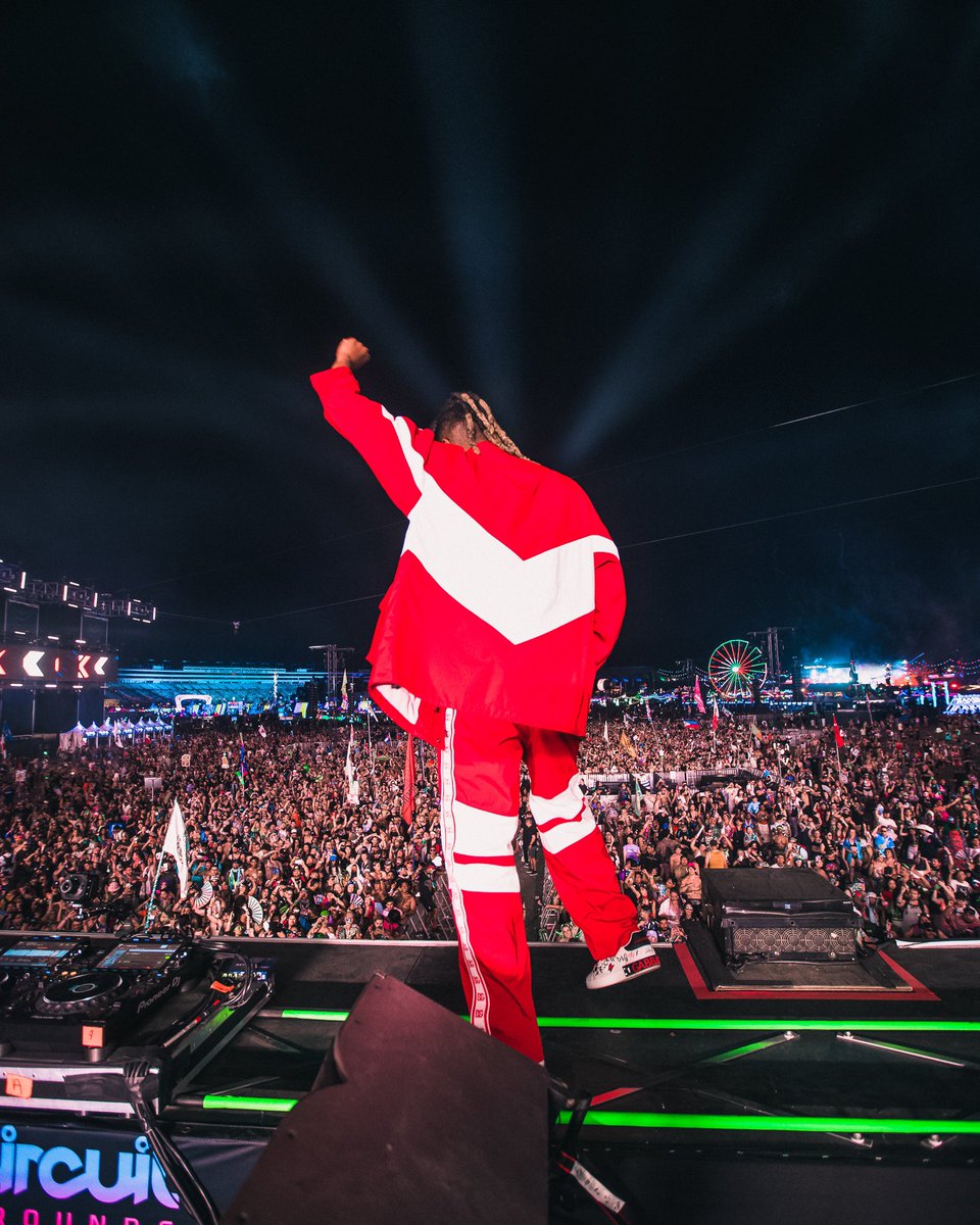 CHEFSAYMYNAME's tweet photo. Will never forget this moment. Thank you edc Vegas for an epic night https://t.co/69N3CKdN8U