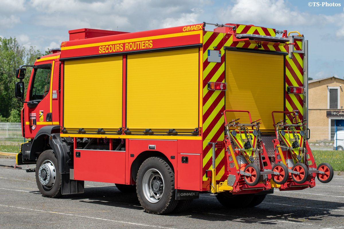 #Mardibestiole avec le VSR Ravin du centre de secours de Bagnères-de-Bigorre 📸
- Châssis Renault Trucks D 250 12t 4x4
- Équipement Gimaex
Une partie du côté conducteur est dédiée au secours en ravin, on y trouve des cordages, une barquette ou encore une claie de portage.