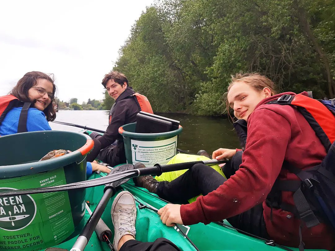 vcppankow's tweet photo. Am #Wochenende ☀️ waren unsere Ranger*Rover beim #Greenkayaking 🛶. Dort konnten sie 2️⃣ Stunden lang #kostenlos fahren, wenn sie im Gegenzug Müll sammeln 🤗. Im letzten #Foto ist ihre Ausbeute! 😱👍

~MH
#Kayak #Greenkayak #Paddeln #Müllsammeln #nachhaltig #Pfadfinderhelfen https://t.co/1oOJkhjDjy