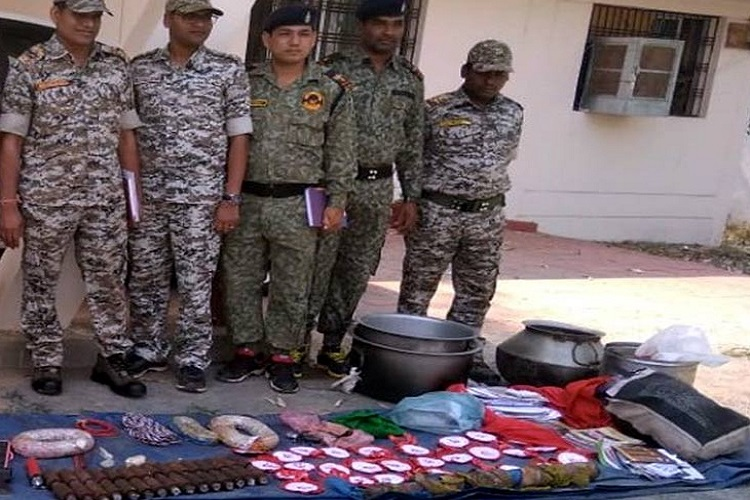 Huge Quantity of #Explosive seized from Chhattishgarh-Telengana Border by security force yesterday
 Big succes in the mission of #NaxalFreeIndia 
#SeizedExplosive  #TejRan 
#MouniRoy #Srinagar #BBCDocumentary