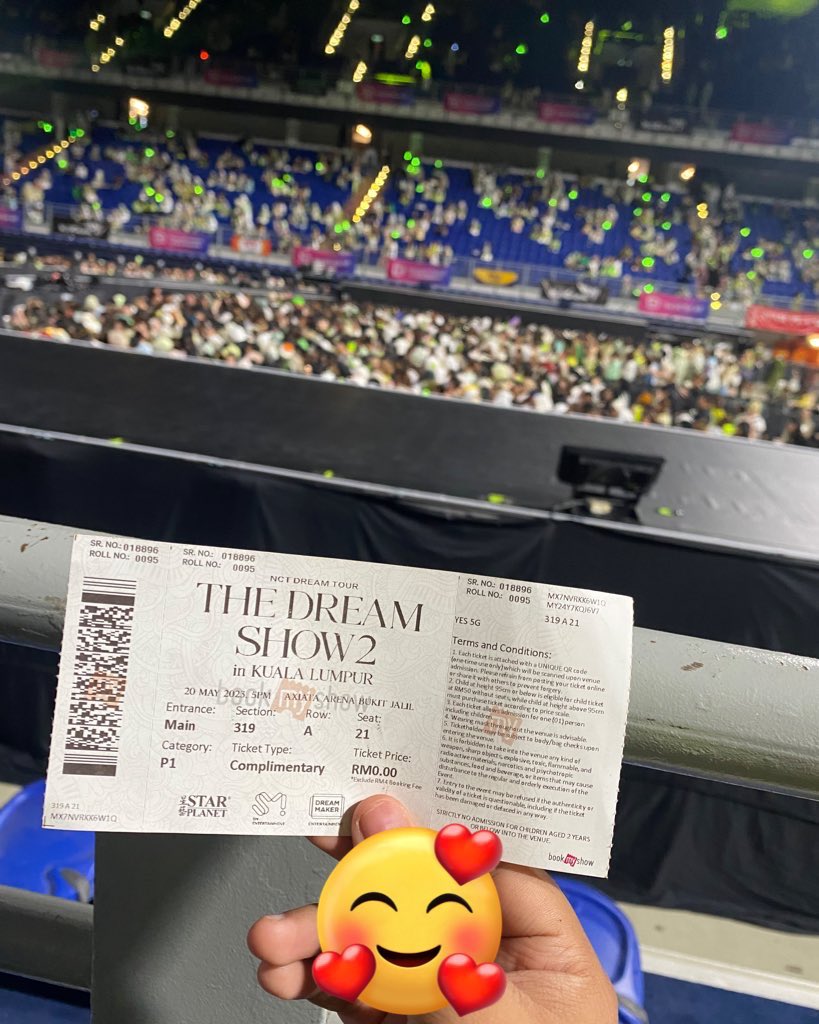 minikazaharni's tweet photo. ☁️ thread of my fancam #TDS2inKL ☁️
Pov from : Row A , 319

#THEDREAMSHOW2_in_KL #THEDREAMSHOW2_in_KUALA_LUMPUR #THEDREAMSHOW2_in_KUALALUMPUR https://t.co/txVWNTfBxF