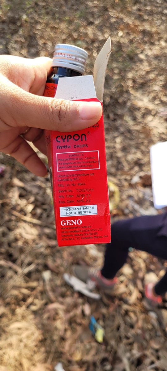 OberoiSplendorG's tweet photo. The new dumpyard for expired medicines! @AareyForest
Culprit : Geno Pharmaceutical Company 
Request @PallaviSalgaoc1 @sagarathlete to pls take action against the person who dumped this in the forest. 
Location: Close to the Lotus Pond near Newzealand hostel 
Date: 20th May 2023 https://t.co/SynpCZOa2C