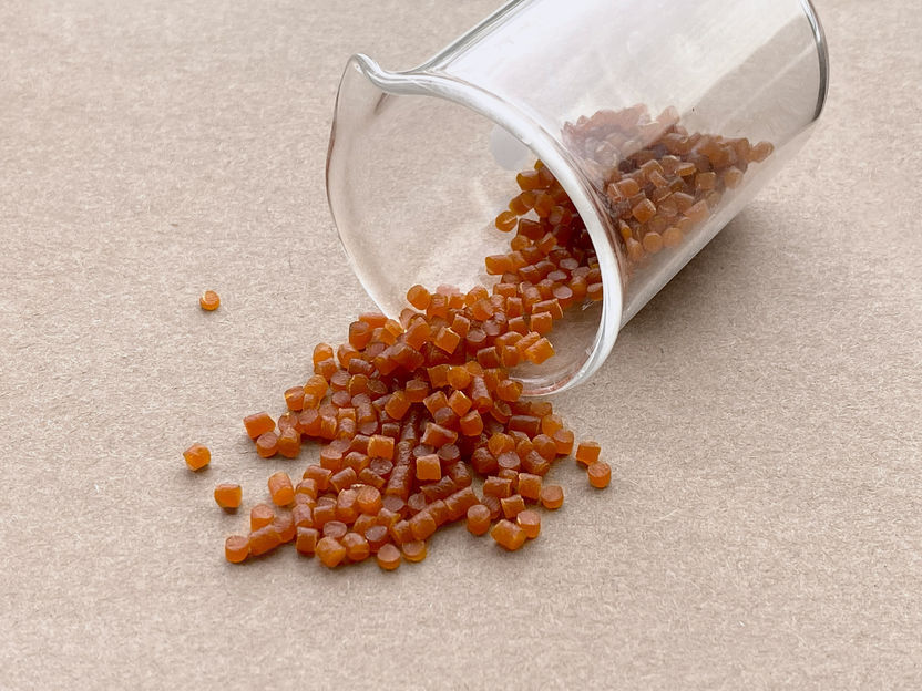 bionity_com's tweet photo. Bioeconomy startup traceless receives millions in funding from the German Federal Ministry for the Environment https://t.co/fWZ7vxqsbK 
 The bioeconomy startup traceless has developed a nature-based, sustainable alternative to plastic. The compostable biomaterial traceless® is … https://t.co/ETVoxgg5Fu