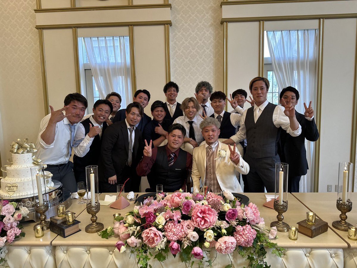 aoyagi15473's tweet photo. 5月21日💐💍
最高の日になりました✨
これからも家族の為にも頑張ります💪
同期の皆余興してくれてありがとう😊 https://t.co/paLzhnmfOr