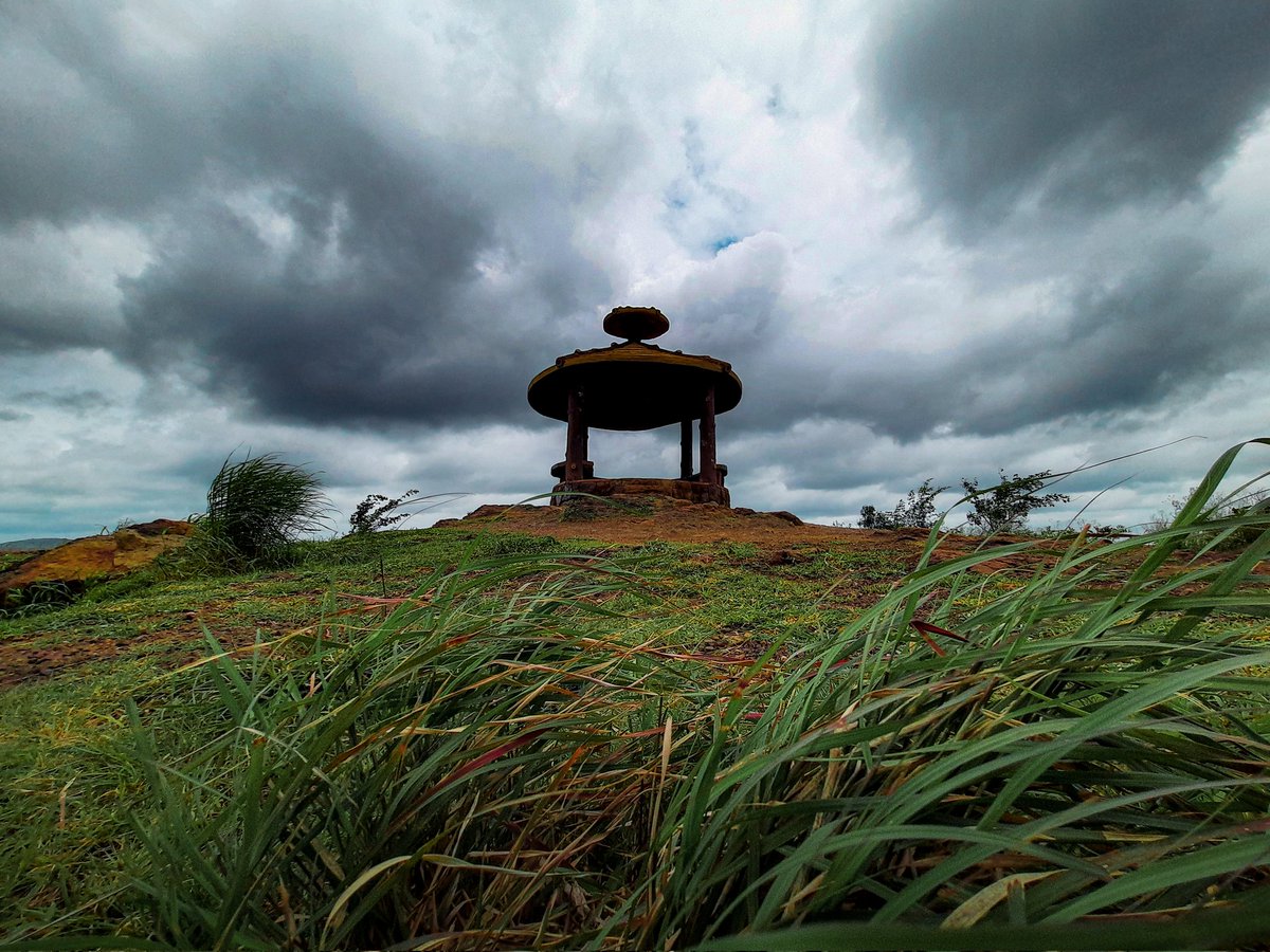 Thevinaymane's tweet photo. In My Element :) 
📍Dandoba hills, Sangli.
#travel #explore #maharashtra #maharashtratourism #monsoon #Thevinaymane #mountains 
@maha_tourism https://t.co/UBObfPaVsI