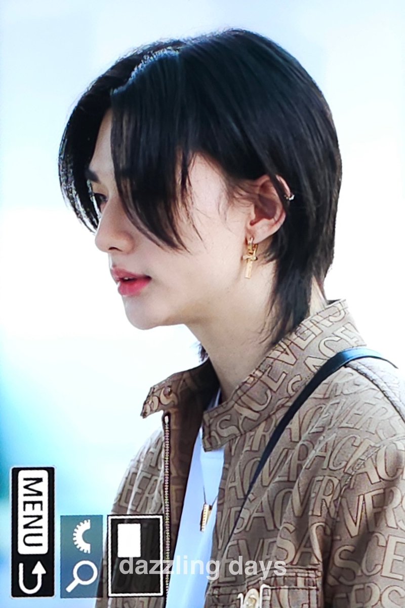 hyunnieslixx's tweet photo. adoro como hyunjin y felix tienen como el mismo estilo de cabello pero de distinto color😭 https://t.co/y0bag2F0LF