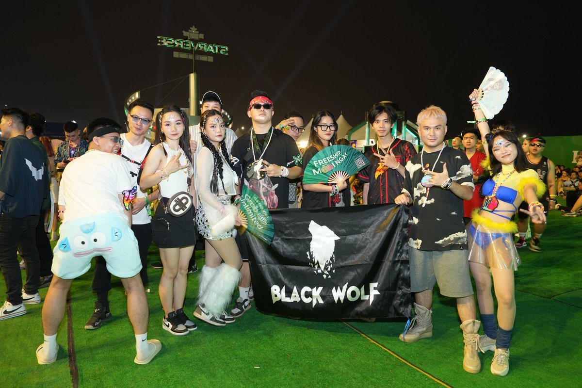 BIGOLIVEapp's tweet photo. A Night to Remember✨
To our crazy RAVOLUTION MUSIC FESTIVAL🍻#BIGOLIVE #BigoLiveVietnam #HotIdol #Livestream #Idol #BigoHit #Ravolution #BIGOEDMmaker https://t.co/h5F4l6IkCA