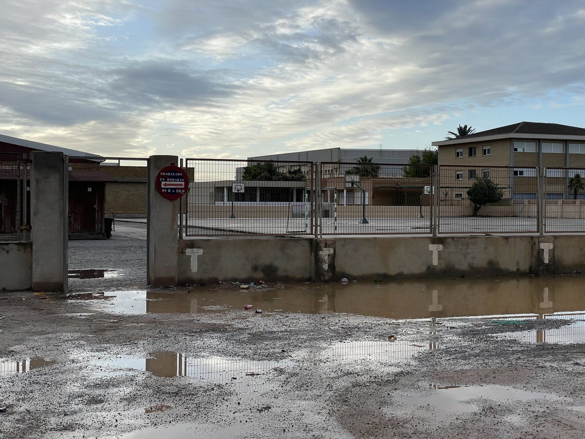 F_utrera's tweet photo. @AndaluciaJunta @EducaAnd esta es la entrada al CEIP Mare Nostrum de Adra para los alumnos del aula matinal. https://t.co/MVFCjGr6FT