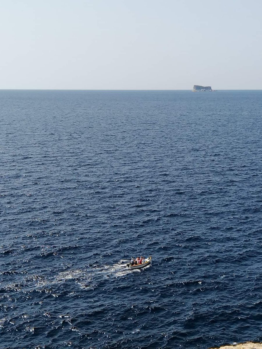 skymanuelima's tweet photo. #Filfla é uma pequena, estéril e desabitada #ilhota a 5 km de Malta, e a mais meridional das Ilhas Maltesas, o arquipélago de #Malta. Pertence à cidade de #Żurrieq. O nome é derivado do filfel, do árabe para uma pimenta-preta. Filfla foi declarada santuário de aves em 1980. https://t.co/yGos1r57A2