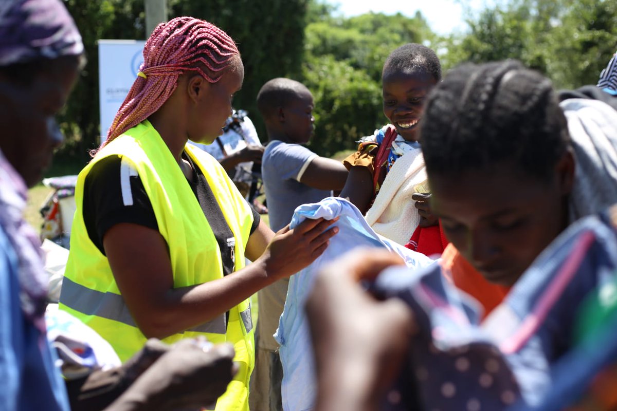 UNICEFKenya's tweet photo. @UNICEFKenya, @World Vision Kenya, @swapkenya, and @ClothAChildINIT  joined forces to distribute emergency family kits to flood victims in Gem Rae, Rangul, Thurdibuoro , and West Nyakach Locations in Nyakach Sub County https://t.co/OboHmwVz5g