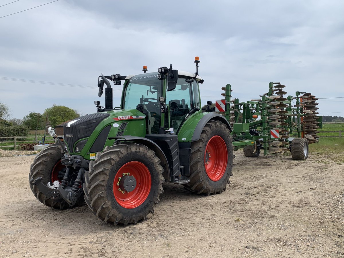 jimmyparrett's tweet photo. @ListerLawrence Thought you’d be more of a Fendt Man to be honest 🥂 https://t.co/uu1U1iFdIX
