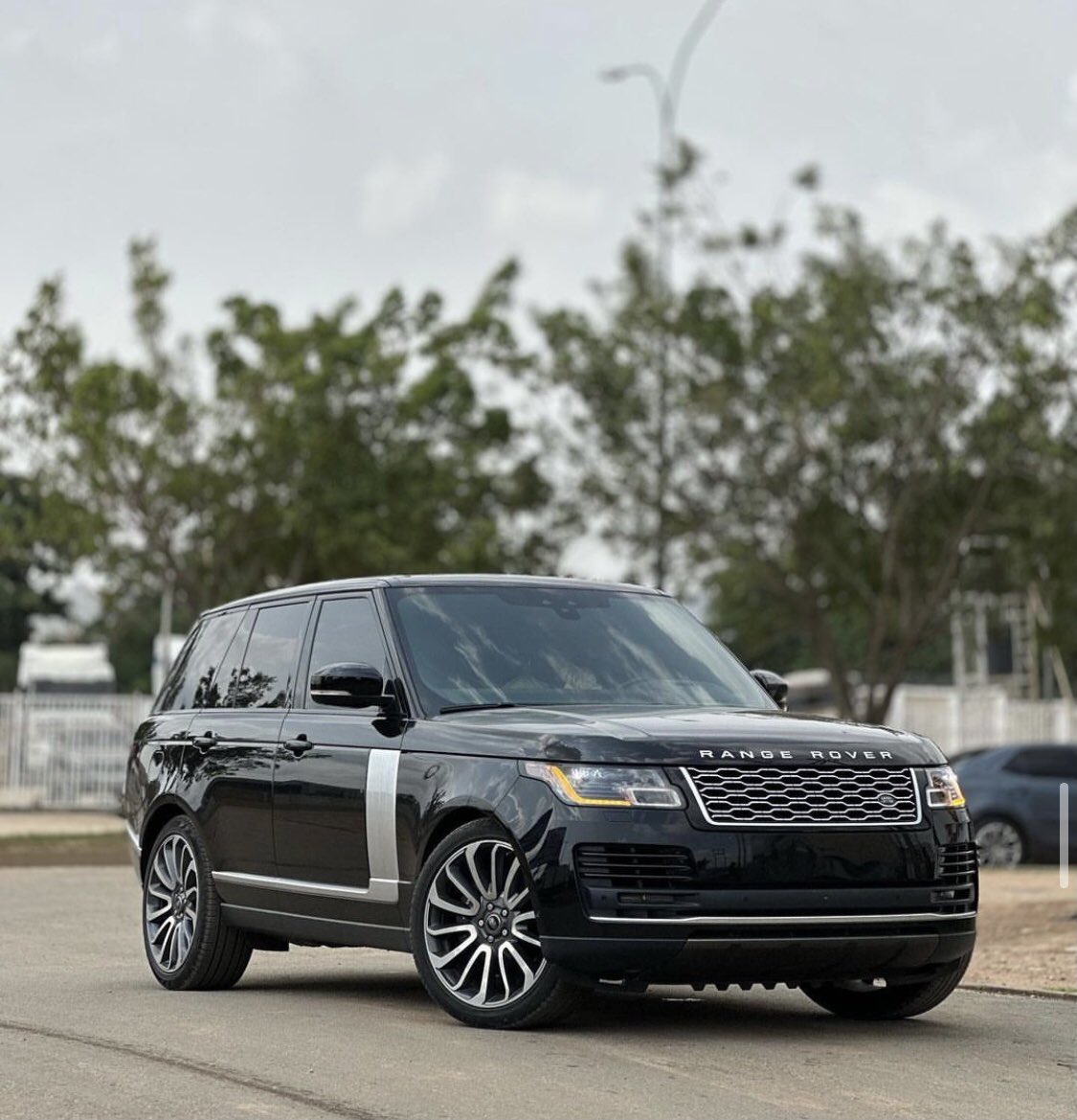 Automall_ng's tweet photo. Range Rover HSE P525 2021 model
Price: 75m
Duty: paid
Location: Abuja
#INEC #Rahamasadau #Binani #Bashir
@aisha_yaGuda @__yellows @aisha_shugaba @Mvnaaa___ @miss_ayshatou @Asmau__Hassan @_hafsat_paki @MaiAgogon @zabeenarh @Asmau__Hassan https://t.co/ukWUjCRSAG