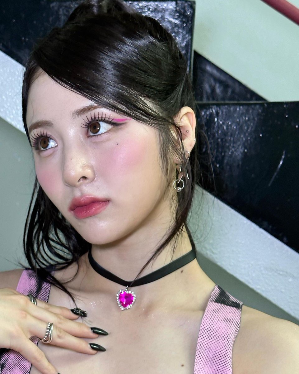 sserapics's tweet photo. yunjin update instagram https://t.co/jwCk6rvvOj
