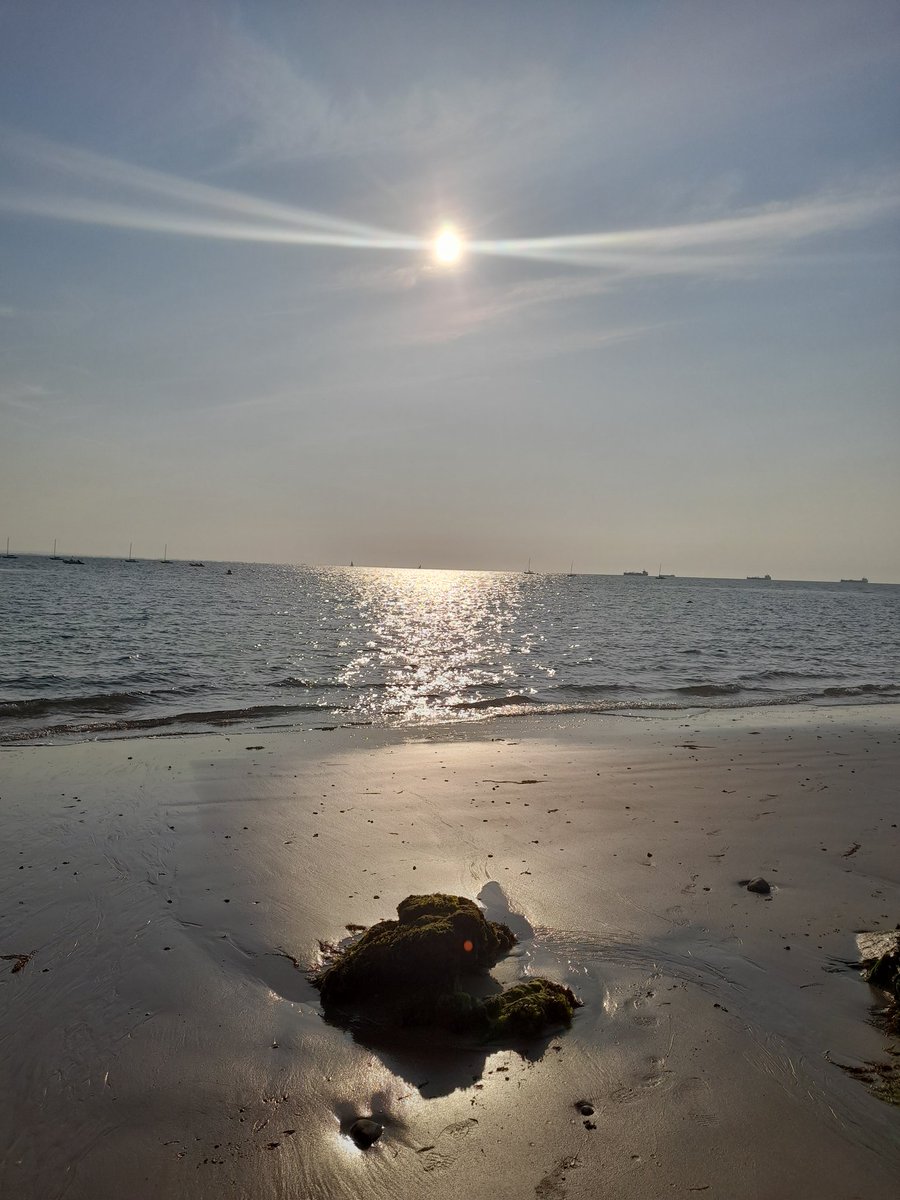 Extra magical vibes from The Isle of Wight this morning 😎 Happy Tuesday guys 😊🌞 #beautiful #seaswimming #naturestherapy #isleofwight