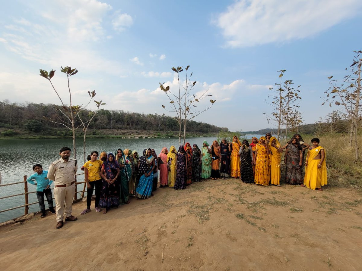 LastWilderness's tweet photo. Conducted #ForestFireAwareness Program in Panna Tiger Reserve. The Program has been active since 2019 and covered nearly 600 people spanning across 20 villages this year.
To know more about the program, check out out YouTube video below:
https://t.co/KRHxufHy3A https://t.co/R8JANNOALh