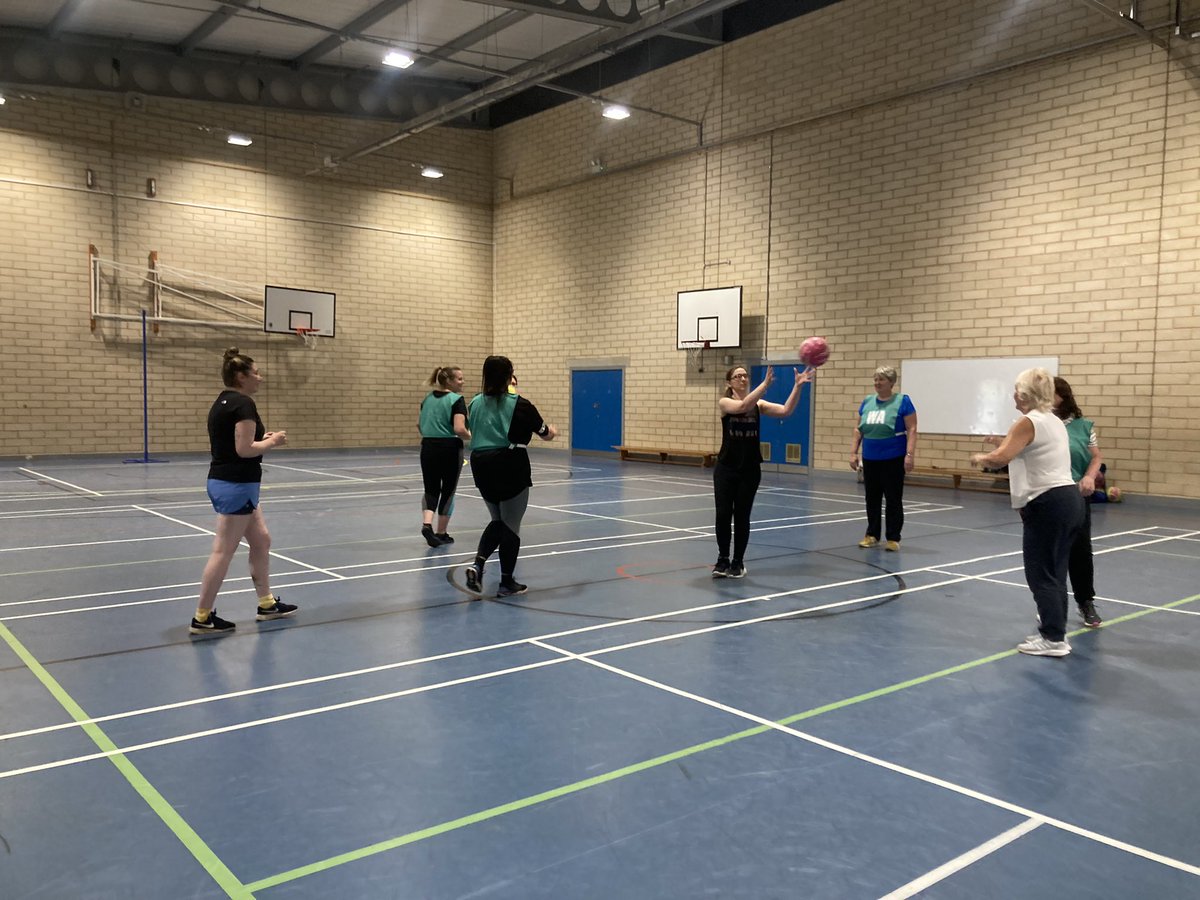 NetballWarriors's tweet photo. We continued using the hula hoop ⭕️ from our previous session.
We warmed up by playing touch down #walkingnetball.
Moved onto accurate passing with using hula hoop, changed the distance of the passing and introduced reaction balls which took us a while to get use to them ⏱ https://t.co/pbnfXhTNGf