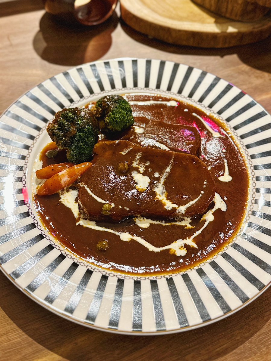 He told me Pro Drunk on Twitter "I visited soft opening Japanese style oyster restaurant