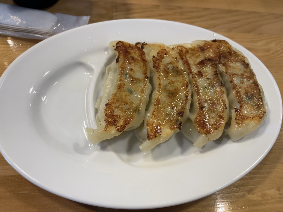 今日の麺活ランチ2023-39🍜
佐久市 麺'sBRAND 文蔵BLACK

俺たちの塩 全部入り(和だし)と
大🥟
やっぱり 大好きな 俺たちの塩🍜

【和だし】初めてだけど感動💖

まだの方は是非❣️
いつもの🍜の旨さを更に引き立ててる😋

他のメニュー🍜も 和だしで頂いてみたいですね〜💖

ご馳走様でした( '༥'  )